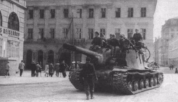 Run ray truoc phao tu hanh ISU-152 cua Lien Xo-Hinh-2