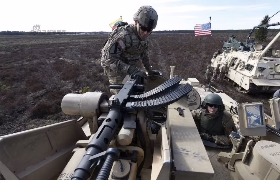 Xe tang M1A2 Abrams My na dan sat nach Nga-Hinh-2