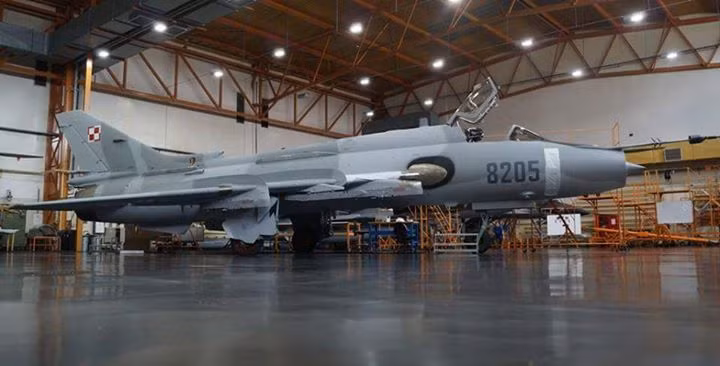 Màu sơn ngụy trang mới của những chiếc cường kích Su-22 Ba Lan.