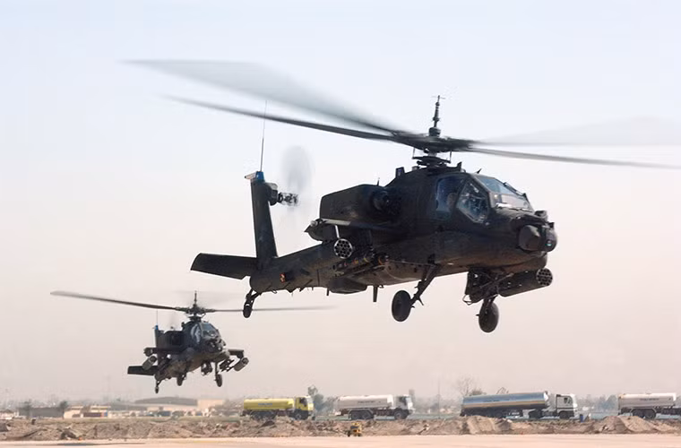 AH-64 Apache là dòng trực thăng tấn công thành công nhất của Quân đội Mỹ tính cho tới thời điểm hiện tại, nó được đưa vào trang bị chính thức từ năm 1986 và hoạt động cho tới nay sau nhiều lần nâng cấp với nhiều biến thể khác nhau. AH-64 Apache đảm nhận khá nhiều vai trò trong mọi hoạt động quân sự của Quân đội Mỹ trên nhiều chiến trường từ trinh sát cho đến cho đến hỗ trợ hỏa lực trên không.