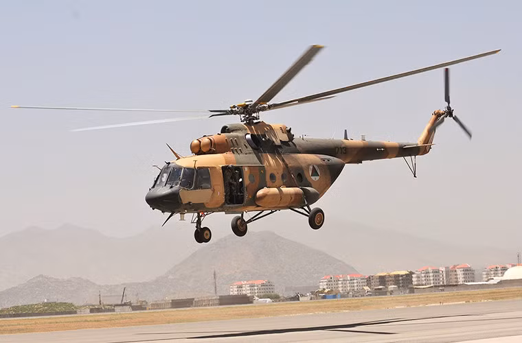 Trực thăng vận tải đa năng Mi-17 được Liên Xô phát triển dựa trên trực thăng vận tải huyền thoại Mi-8 với việc trang bị hệ thống động cơ mạnh mẽ hơn cũng như nâng cao khả năng vận tải. Với hai động cơ Klimov TV3-117VM với công suất 1.633 kW mỗi chiếc giúp Mi-17 có thể đạt tốc độ bay tối đa 250km/h với tầm hoạt động 465km, bên cạnh đó nó cũng có thể chở theo tối đa 30 binh sĩ cùng đầy đủ trang bị hoặc hơn 4 tấn hàng hóa.