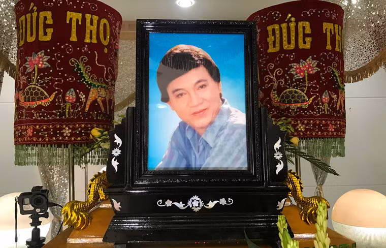 Nghệ sĩ Thanh Sang là “chàng kép” nổi tiếng của sân khấu cải lương miền Nam. Ông từng diễn chung với những cô đào tài sắc vẹn toàn như Nghệ sĩ Nhân dân (NSND) Bạch Tuyết (trong các vở Kiều Nguyệt Nga, Tuyệt tình ca…); NSND Lệ Thuỷ (Tây Thi); NSND Ngọc Giàu, Phượng Liên, Thanh Kim Huệ… 