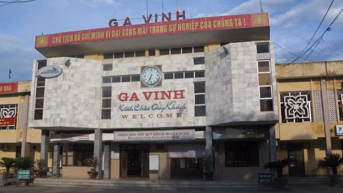 Danh dap vo tren tau hoa, nam hanh khach bi bat giao cong an