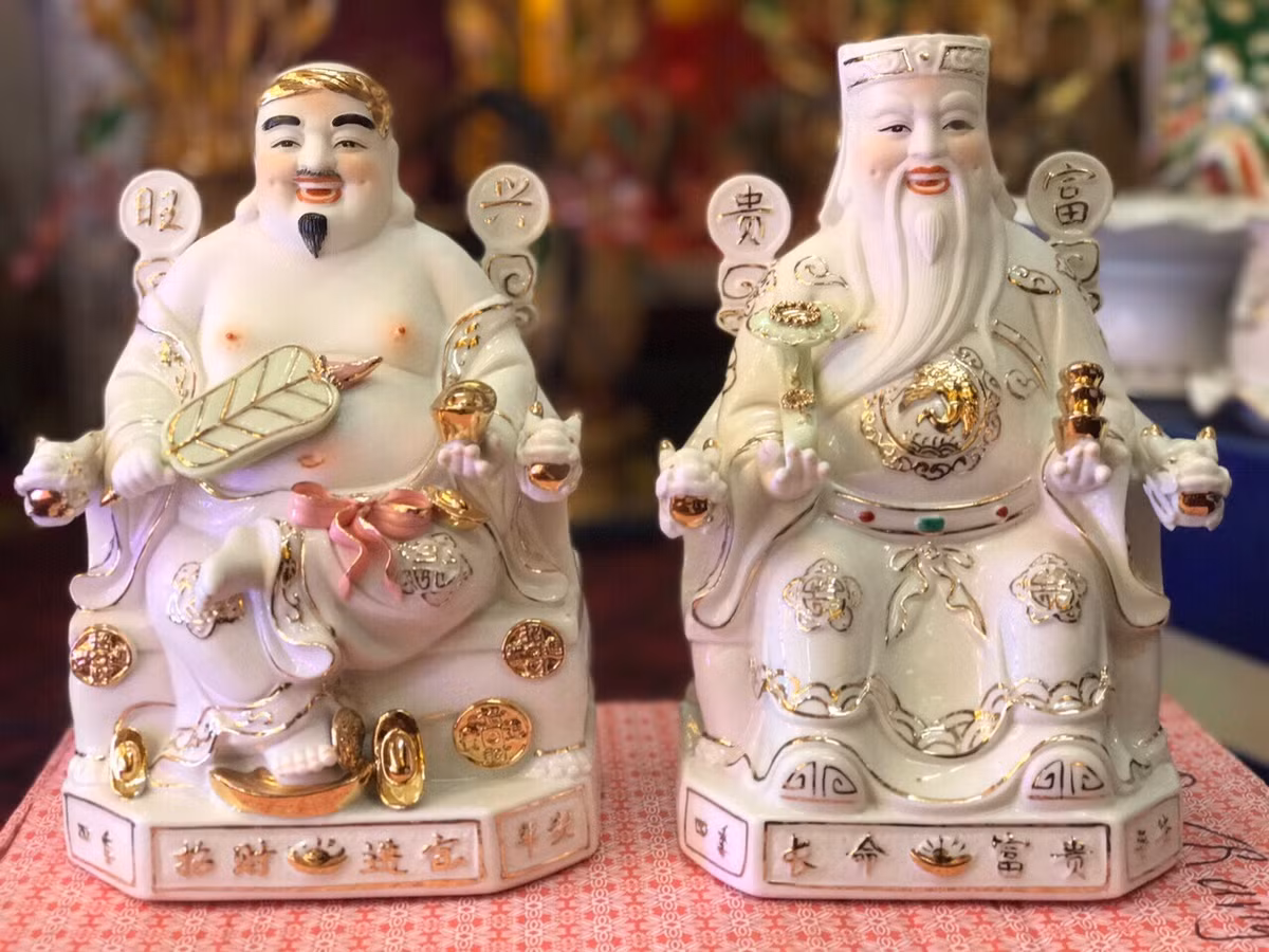 Những món đồ này cũng có thể là chất xúc tác trong phong thủy giúp thu hút tài lộc, may mắn. 