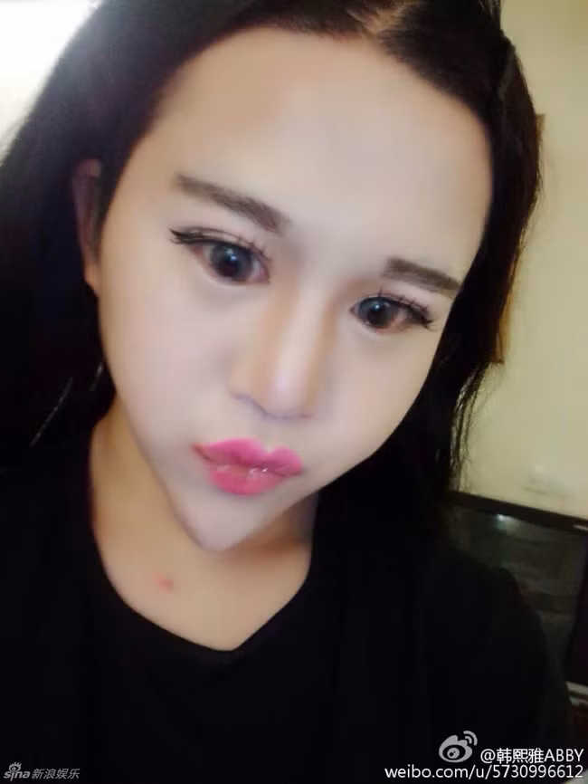 Trước trường hợp của Đào Quỳnh, dân mạng Trung Quốc và một vài quốc gia châu Á khác đã từng kinh ngạc, choáng váng trước những màn tự sướng của nhiều hot boy, hot girl mặt rắn. Gần đây nhất có lẽ là Hàn Hy Nhã, sinh năm 1999 hiện đang sống ở Thượng Hải, cô tự giới thiệu mình là con lai 8 dòng máu: Trung Quốc, Ấn Độ, Anh, Hàn Quốc, Philippines, Việt Nam, Myanmar và Nga.