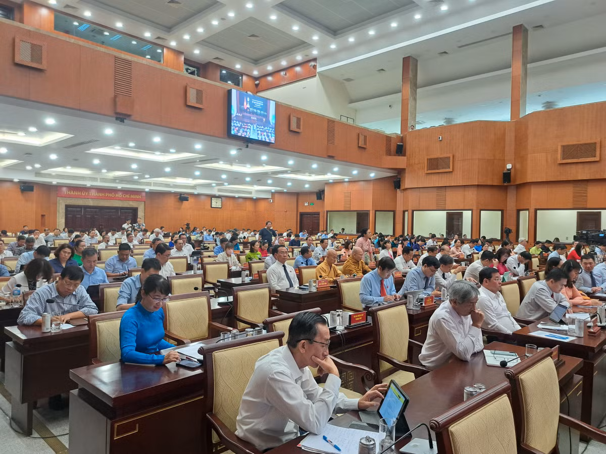 TP HCM: Đã thông qua nghị quyết, sao vẫn rà soát nhiều nội dung? - Hình 3 TP HCM: Da thong qua nghi quyet, sao van ra soat nhieu noi dung?-Hinh-3