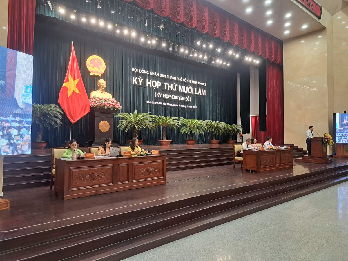 TP HCM: Đã thông qua nghị quyết, sao vẫn rà soát nhiều nội dung? TP HCM: Da thong qua nghi quyet, sao van ra soat nhieu noi dung?