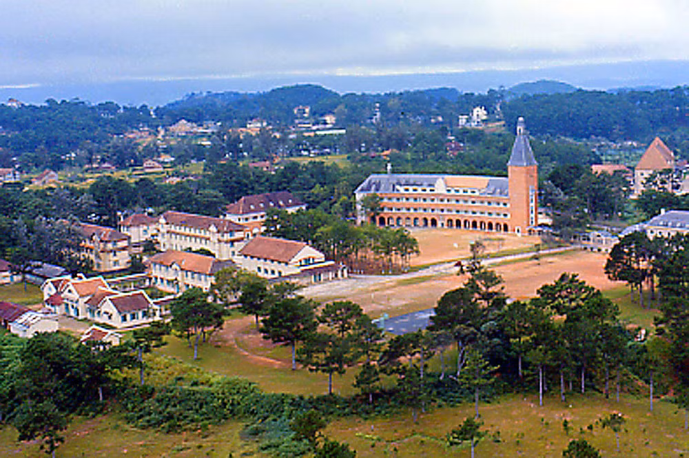 Trường Trung Học Yersin, nay là cao đẳng Sư phạm Đà Lạt.