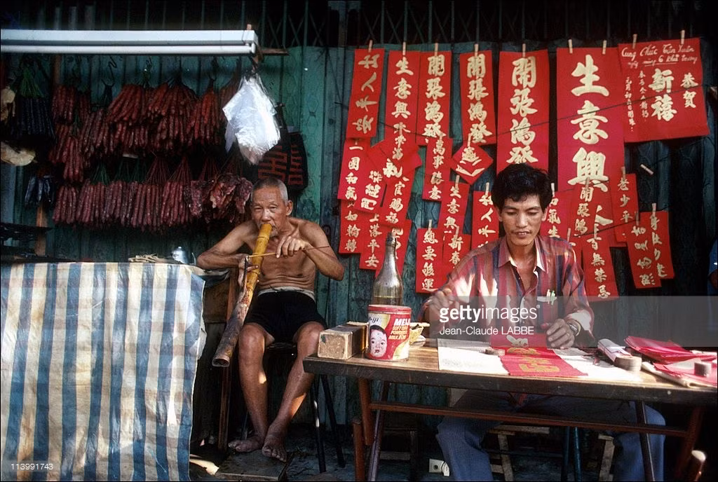 Anh than thuong ve Tet Viet trong ong kinh phong vien Tay