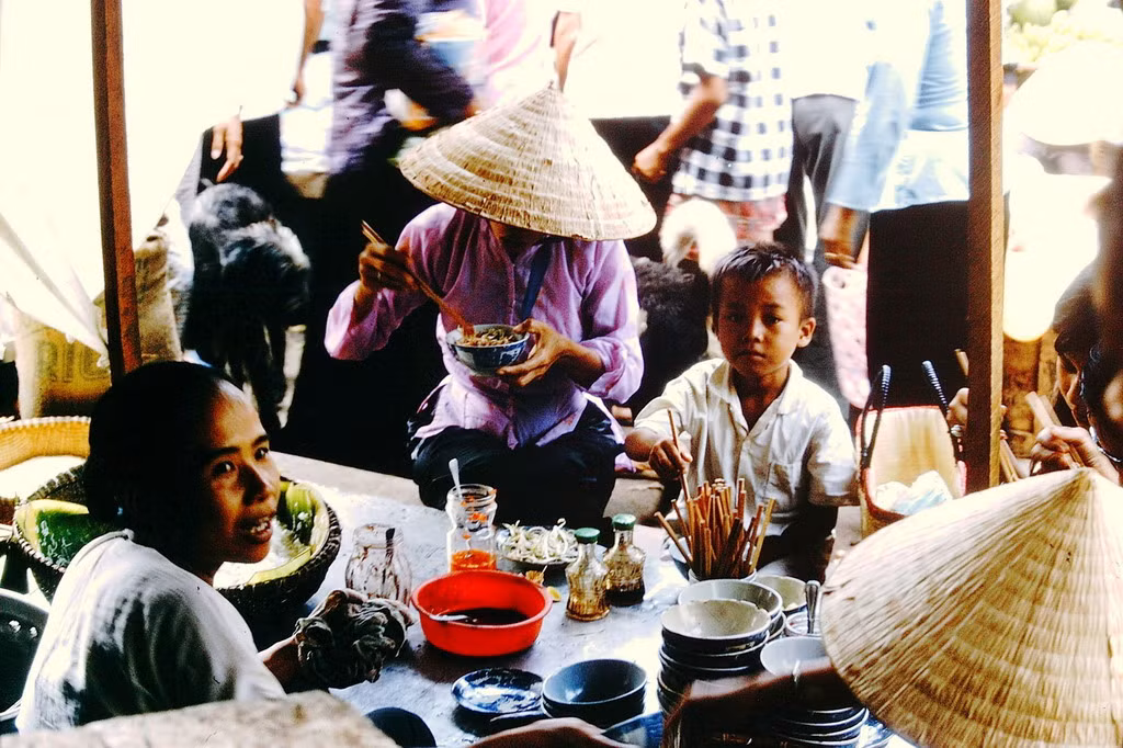 Quán ăn ở chợ Vũng Tàu.