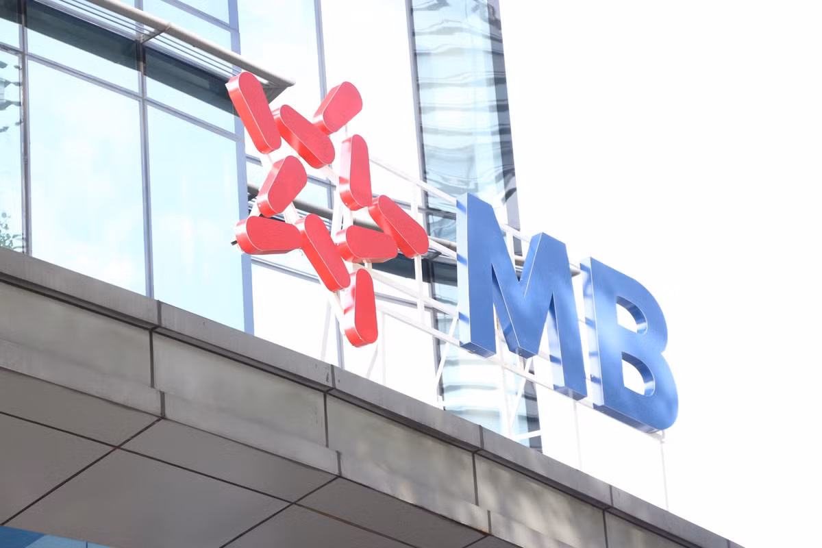 Nhan vien MB Bank lo sao ke cua Hoai Linh: Quy trach nhiem “Sep lon” Ngan hang Quan doi?-Hinh-2
