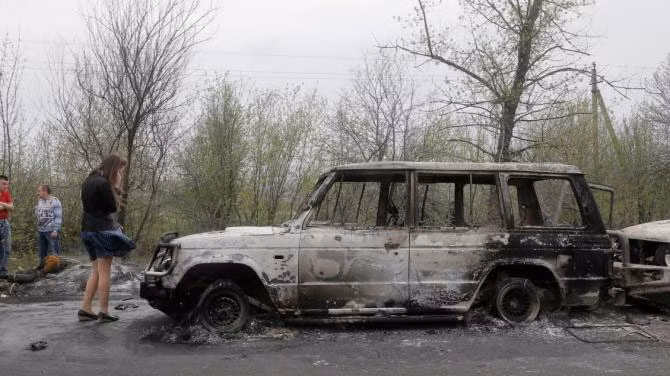 Xe cho tuong Nga trung dan phao gan Mariupol