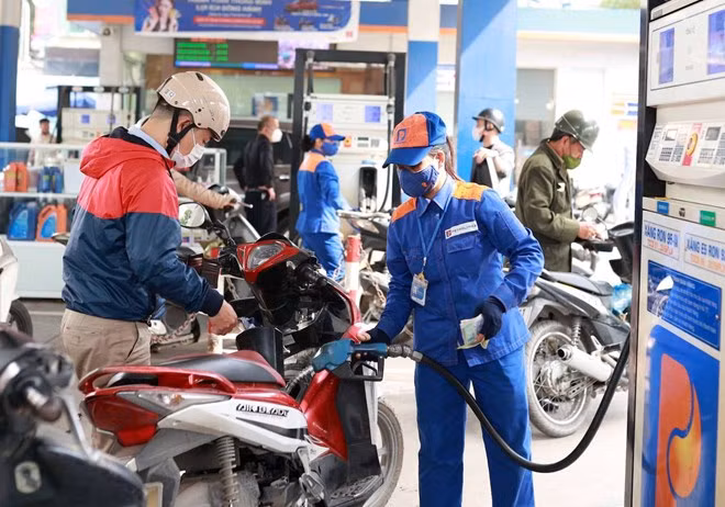 Gia xang hom nay 06/5: Dong loat giam gia?