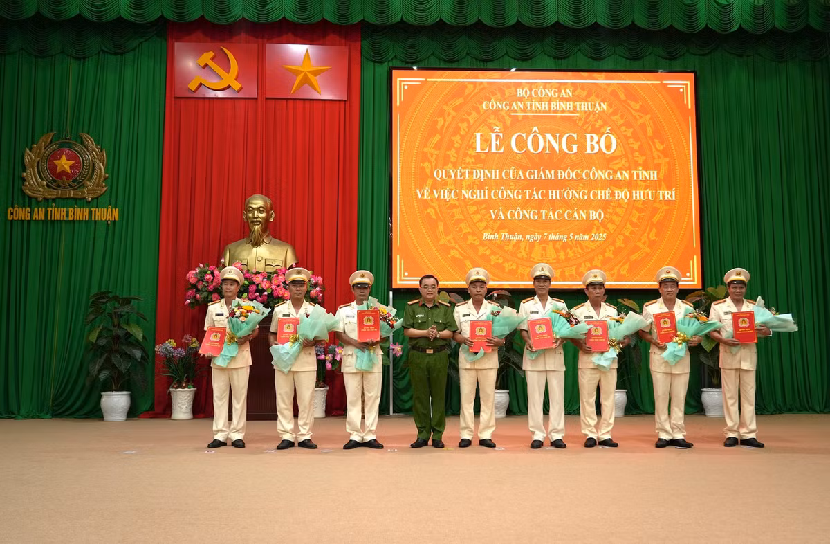 Nhieu can bo Cong an tinh Binh Thuan xin nghi huu truoc tuoi