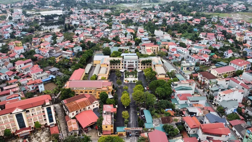 Ba Vi dua 36 lo dat len san, khoi diem thap bat ngo