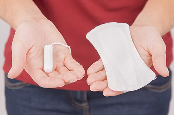 Kinh nguyệt có màu đỏ nhưng lỏng những lỏng như chảy nước có thể là dấu hiệu cảnh báo cơ thể bạn bị rối loại dinh dưỡng, thiếu sắt.