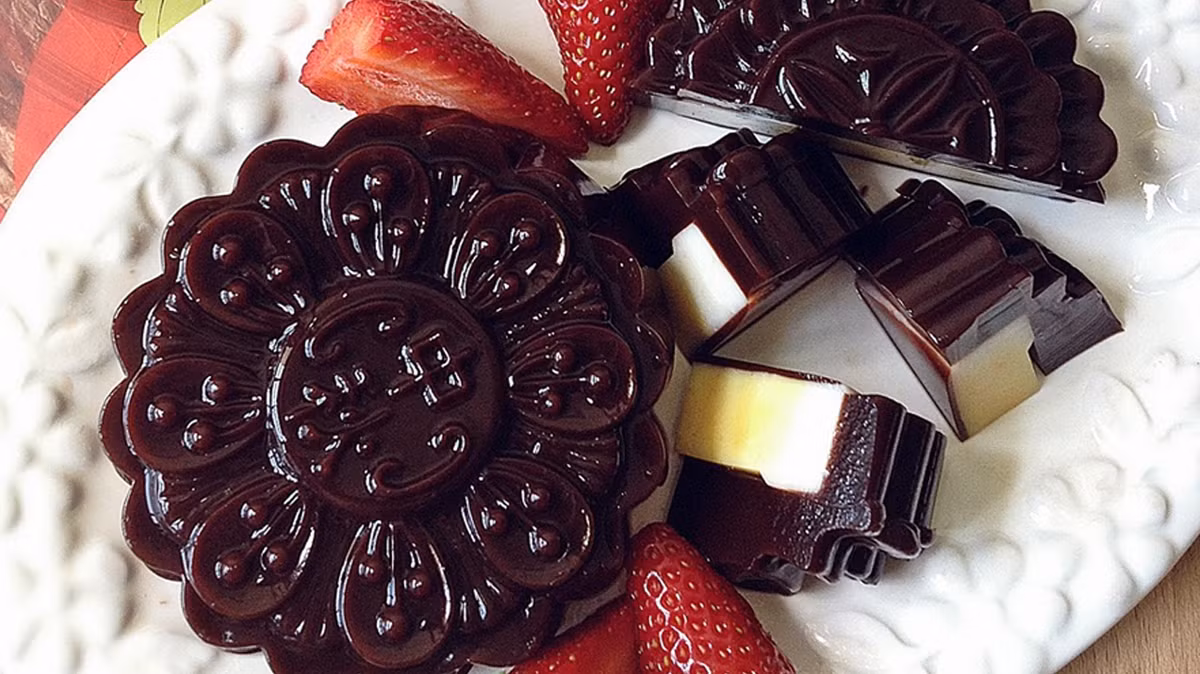 Bánh thạch socola lạ miệng mát lạnh cũng là gợi ý không tồi để cùng nửa kia nhâm nhi trong ngày lễ tình nhân.