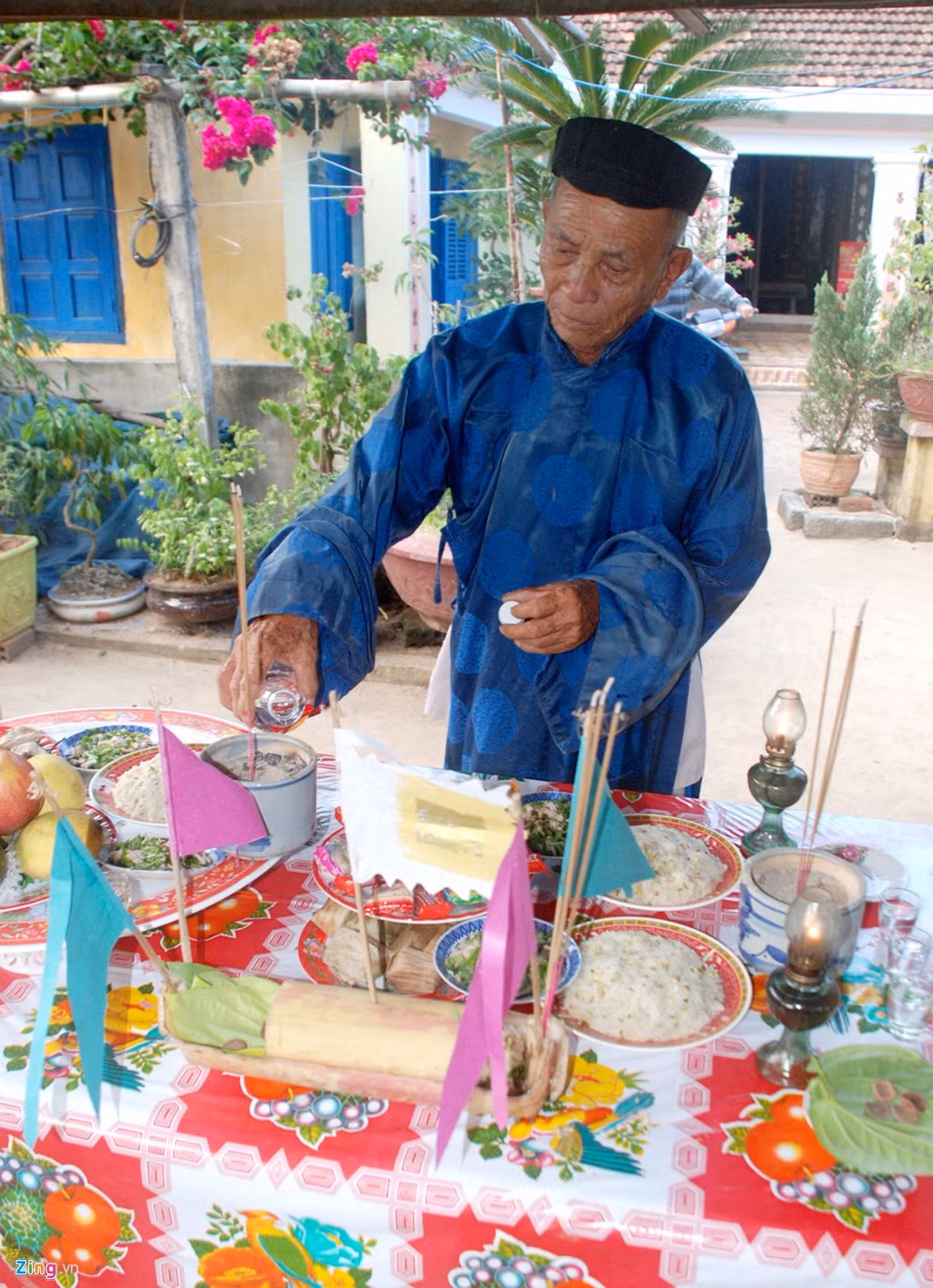 Ông Võ Văn Út, hậu duệ đời thứ 4 của Cai đội Hoàng Sa Võ Văn Khiết ở thôn Tây, xã An Vĩnh, bộc bạch từ lâu, người dân trên đảo kính mến ông Đạt như người thầy, người cha. Ông có công rất lớn trong việc tu sửa, khôi phục, gìn giữ di tích của Hải đội Hoàng Sa trên đất đảo suốt nhiều năm qua.