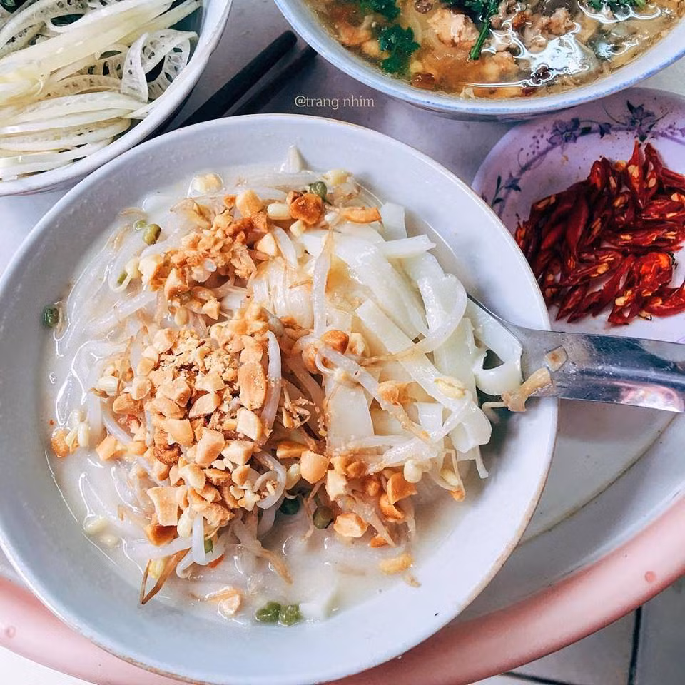 Năm nay bạn cũng đứng bỏ qua món ăn chống ngán được cách tân rất mới mẻ đó là bánh đúc nộm.