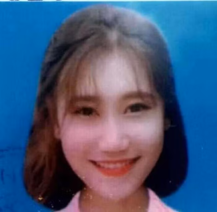  4. Truy nã đối tượng đưa người Trung Quốc vào Việt Nam: Ngày 9/10, Công an tỉnh Quảng Nam ra quyết định truy nã đối với Trần Thị Trúc (23 tuổi, trú huyện Thạch Hà, tỉnh Hà Tĩnh) về tội Tổ chức đưa người từ nước ngoài vào Việt Nam trái phép. Sau khi bắt hoặc tiếp nhận đối tượng truy nã phải báo ngay cho cơ quan An ninh điều tra Công an tỉnh Quảng Nam tại địa chỉ 19 Trần Hưng Đạo (phường Tân Thạnh, TP Tam Kỳ, tỉnh Quảng Nam), điện thoại: 0235.3.852.589.