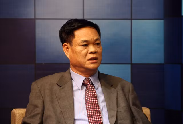  Ông Huỳnh Tấn Việt, sinh năm 1962, quê Phú Yên. Tháng 7/2020, Bộ Chính trị điều động, phân công, chỉ định ông Việt tham gia BCH, Ban Thường vụ giữ chức Phó Bí thư Đảng ủy Khối các cơ quan TƯ nhiệm kỳ 2015-2020. Ông Việt là Ủy viên Trung ương Đảng, nguyên Bí thư Tỉnh ủy Phú Yên, nguyên Chủ tịch HĐND tỉnh Phú Yên nhiệm kỳ 2015-2020.
