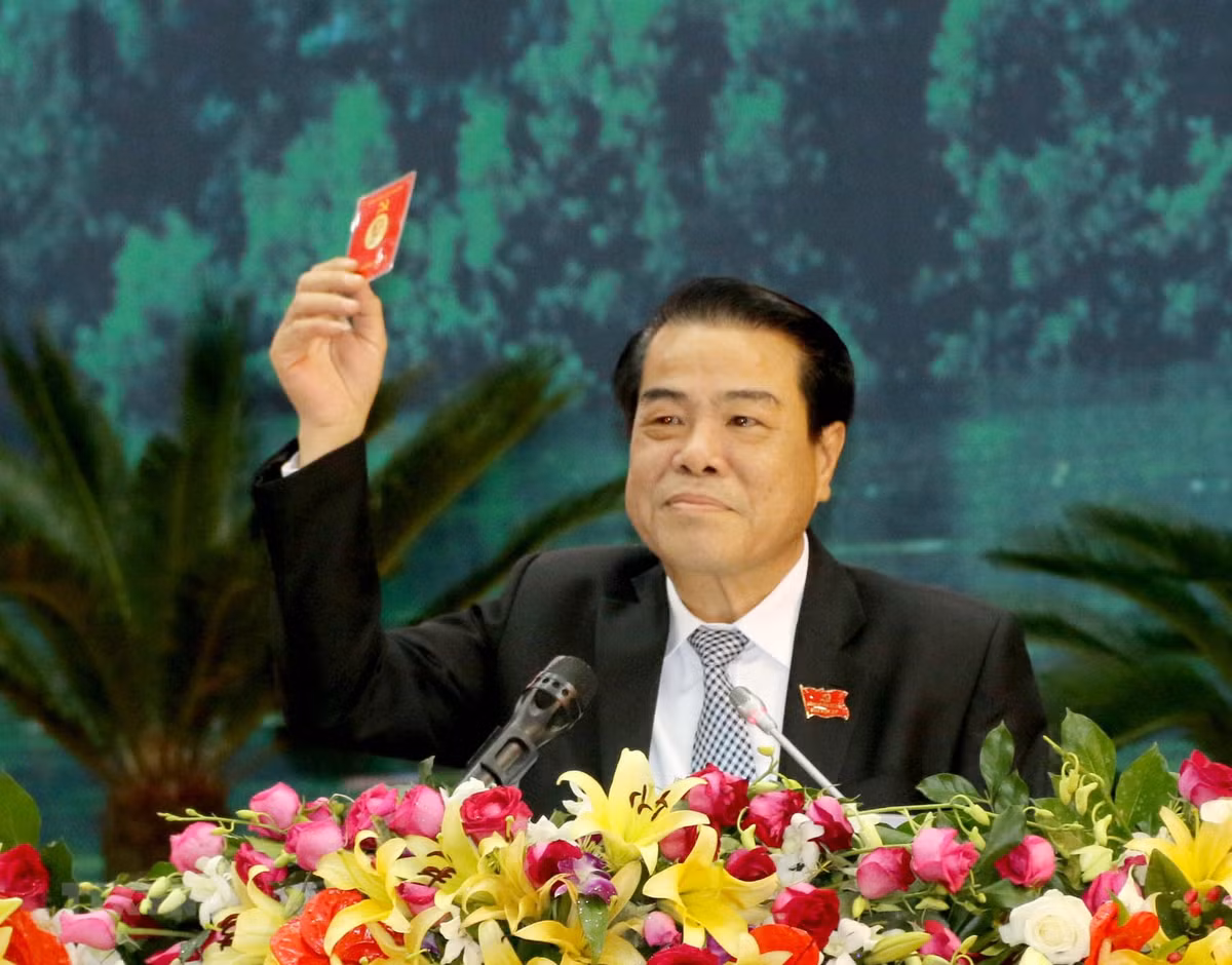  Ông Dương Thanh Bình, sinh năm 1961, quê Cà Mau. Tháng 7/2020, Bộ Chính trị điều động, phân công ông Bình về công tác tại Ủy ban Thường vụ Quốc hội và chỉ định tham gia làm Ủy viên Đảng đoàn Quốc hội khóa 14. Tại kỳ họp 9, Quốc hội khóa XIV đã bầu ông Bình làm Ủy viên Ban Thường vụ Quốc hội. Ông Bình là Ủy viên Trung ương Đảng, nguyên Bí thư Tỉnh ủy Cà Mau nhiệm kỳ 2015-2020.