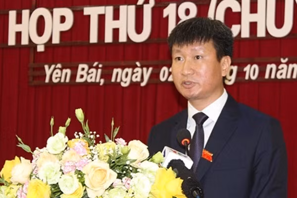 Ngày 2/10, HĐND tỉnh Yên Bái khóa XVIII, nhiệm kỳ 2016 - 2021 tổ chức kỳ họp thứ 18 nhằm kiện toàn các chức danh lãnh đạo chủ chốt của HĐND, UBND tỉnh nhiệm kỳ 2016 - 2021. Ông Trần Huy Tuấn, Phó Bí thư Tỉnh ủy đã trúng cử chức danh Chủ tịch UBND tỉnh khóa XVIII, nhiệm kỳ 2016 - 2021.