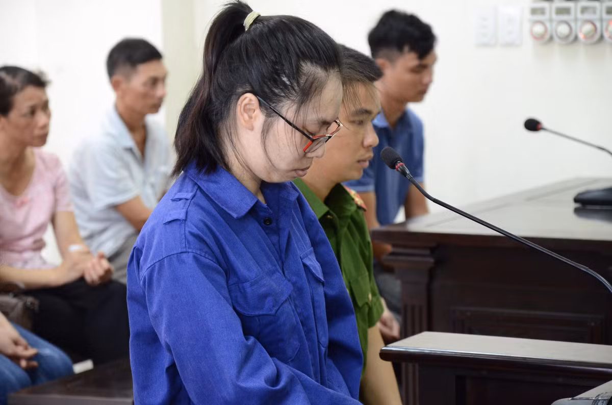 Bị cáo Lại Thị Kiều Trang được xác định có mối quan hệ tình cảm với anh chồng của chị họ là P.V.Q (sinh năm 1989, trú tại huyện Kiến Xương, tỉnh Thái Bình). Do ghen tuông, bị cáo nảy sinh ý định dùng hoá chất Natri Xyanua đầu độc giết chết chị họ là Đ.T.Y (30 tuổi, cán bộ Bệnh viện Phổi tỉnh Thái Bình) để đường hoàng qua lại với chồng của chị này. 