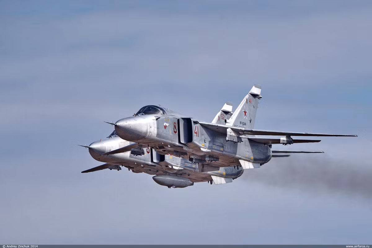 Tầm bay tối đa của cường kích Su-24 lên tới 2500 km trong điều kiện bay tuần tiễu và 560 km trong điều kiện bay chiến đấu. Nguồn ảnh: Aviation.