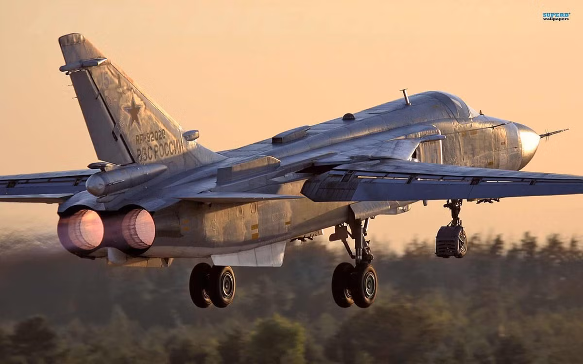 Được thiết kế để thay thế cho các máy bay tấn công đời cũ như Il-28 và Yak-28, Su-24 có phi hành đoàn 2 người trong đó bao gồm 1 phi công và 1 sĩ quan điều khiển vũ khí. Nguồn ảnh: Youtube.