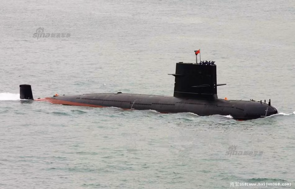 Type 039 có thủy thủ đoàn đầy đủ bao gồm 60 người kể cả sỹ quan. Hiện vẫn chưa rõ các thông số về thời gian hoạt động tối đa, tầm hoạt động và các loại thiết bị radar, cảm ứng được sử dụng trên tàu. Nguồn ảnh: Sina.