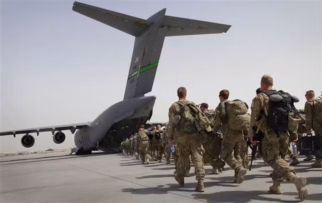 Quá trình rút quân của Mỹ khỏi Afghanistan đã được bắt đầu từ năm 2013. Tuy nhiên trong năm 2017 này Mỹ vẫn dự kiến sẽ để lại Afghanistan khoảng 8400 binh lính để hỗ trợ cho lực lượng bản địa. Nguồn ảnh: BI.