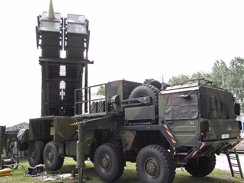 Cũng được Mỹ triển khai tại Nhật Bản là hệ thống tên lửa phòng không Patriot, hệ thống tên lửa phòng không này có khả năng bắn hạ các tên lửa đạn đạo của đối phương ở độ cao tối đa khoảng 24.200 mét. Nguồn ảnh: Wiki.