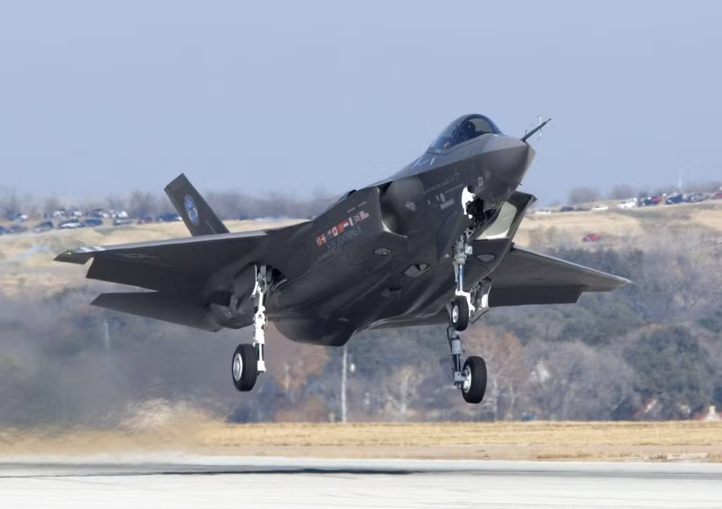Giá trị của hợp đồng mua F-35I của Israel từ Mỹ không được cả hai bên tiết lộ. Tuy nhiên theo thông tin được Sputnik trích dẫn thì giá trung bình cho mỗi chiếc chiến đấu cơ F-35I của Israel là chưa tới 100 triệu USD. Nguồn ảnh: M1A2.