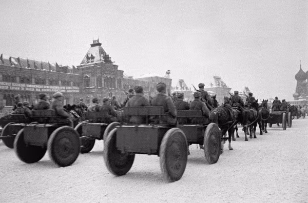 Lúc này, Quân đội Đức đã chọc thủng được phòng tuyến Moscow ở một vài vị trí, đang trên đà thắng lợi và chỉ cách Thủ đô Moscow khoảng 15 km ở nơi gần nhất. Nguồn ảnh: Wiki.