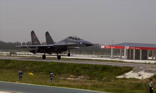 Với những quốc gia rộng lớn như Nga, Trung Quốc hay Mỹ, họ có hàng triệu kilomets đường cao tốc và đây sẽ trở thành các sân bay dã chiến cực kỳ hữu hiệu nếu xảy ra chiến tranh. Nguồn ảnh: Global
