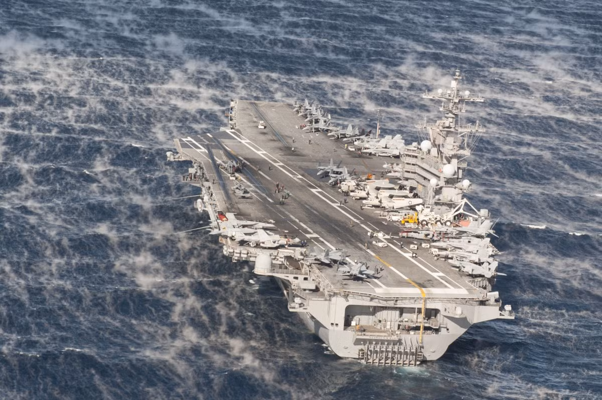 So với các tàu sân bay hiện đại hơn như Type 001A của Trung Quốc hay HMS Queen Elizabeth của Anh thì các tàu đổ bộ tấn công của Mỹ có vẻ thua kém hơn về mặt tải trọng. Tuy nhiên về hiệu năng sử dụng thì có thể nói là khá tương đồng nếu được sắp xếp vào cùng một nhiệm vụ tương đương. Nguồn ảnh: BI.