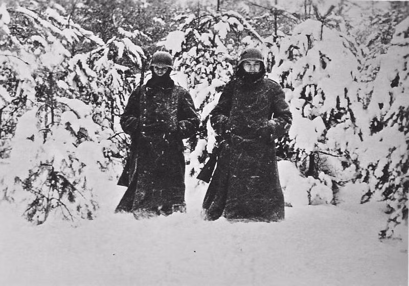 Cụ thể, mùa đông năm 1941 ở Liên Xô, nhiệt độ xuống thấp kỷ lục, có nơi thấp nhất dưới âm 45 độ C khiến cho đà tiến công của Đức quốc xã bị chậm lại đáng kể. Nguồn ảnh: Remember.