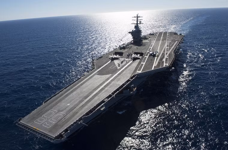 Do mang trong mình nhiều công nghệ hiện đại bậc nhất thế giới, tàu sân bay USS Gerald R. Ford chỉ cần khoảng 2600 thủy thủ và sĩ quan chỉ huy, ít hơn khoảng 20% so với các tàu sân bay lớp Nimitz của Hải quân Mỹ với số lượng thủy thủ lên tới gần 4000 người. Nguồn ảnh: Diseno.