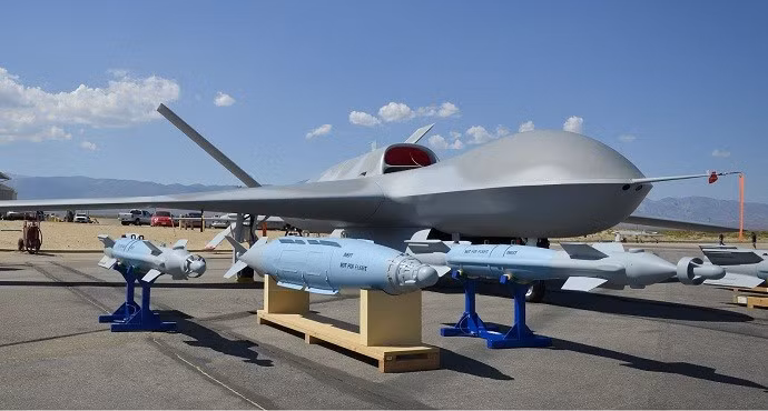 Chuyến bay đầu tiên của UAV Avenger được thực hiện vào ngày 4/4/2009, kể từ đó tới nay, mới chỉ có vỏn vẹn 3 chiếc UAV Avenger được sản xuất và chỉ được sử dụng bởi Quân đội Mỹ. Nguồn ảnh: Inter.