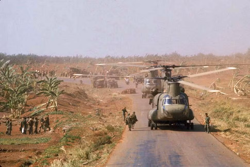 Song song với các loại trực thăng UH-1, CH-47 được coi là một trong các phương tiện vận tải đường không quan trọng nhất trong chiến thuật trực thăng vận của Mỹ ở Việt Nam. Nguồn ảnh: The52.