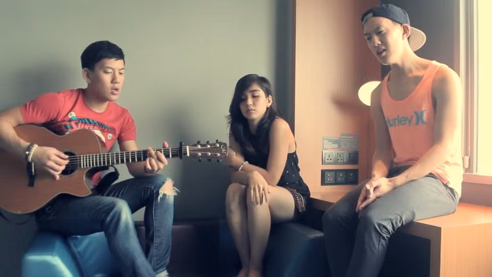 Sở hữu gương mặt đẹp trai, lại còn thêm biệt tài đàn giỏi, hát hay, hai anh em song sinh này đang làm thao thức hàng triệu trái tim của các cô gái trẻ.