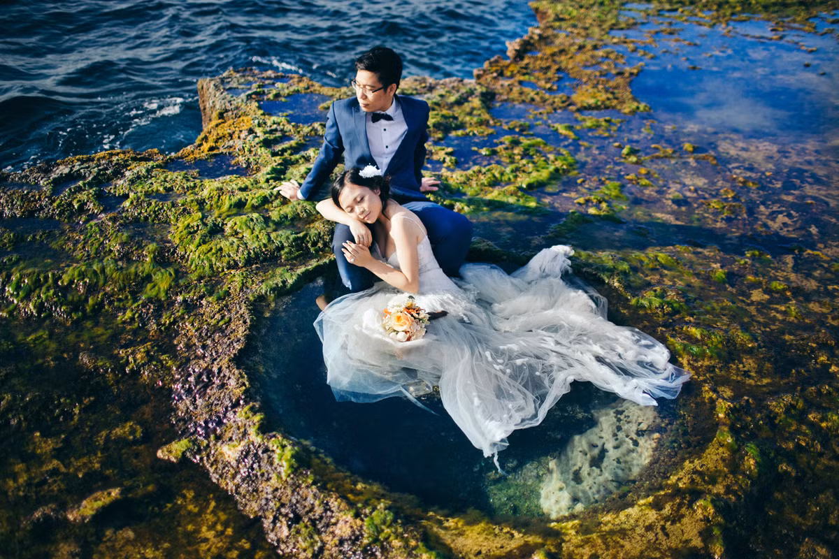 Cuối ngày hôm đó, Đức tặng Ngọc một chú gấu bông, với lời giải thích rằng vì vẫn phải xa nhau nên tặng cô chú gấu này để khi nào cảm thấy nhớ thì có thể được nghe tiếng yêu của chàng ngay lập tức.