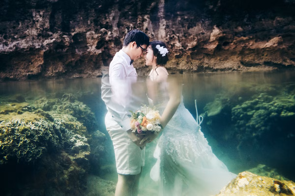 Tình cảm của hai người có lẽ chính thức bộc lộ rõ từ cuối năm học lớp 8. Ngặt một nỗi, chưa được bao lâu thì đầu năm lớp 9, Ngọc bất ngờ nhận được học bổng sang Singapore du học.
