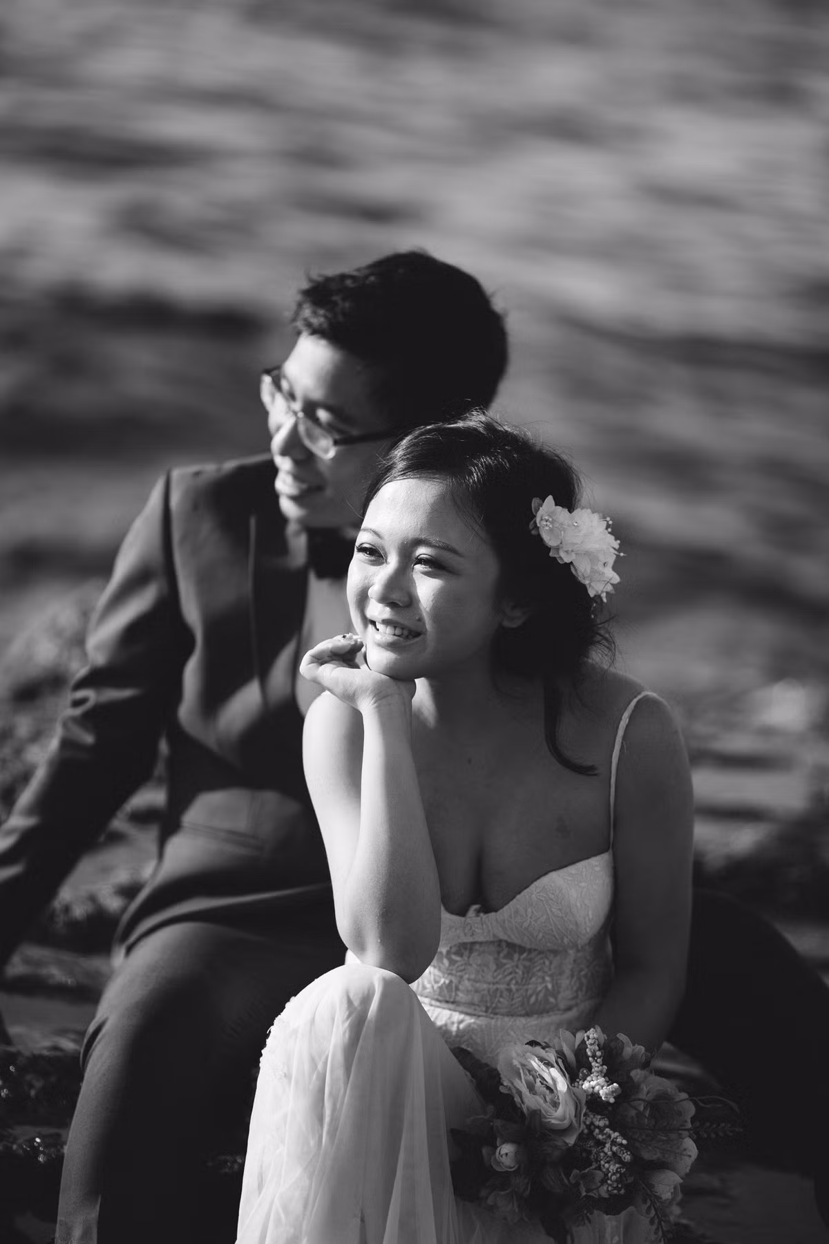 Ngày mới gặp nhau, Ngọc là lớp phó kỷ luật nhưng lại rất ấn tượng với Đức – cậu bạn học cực giỏi môn Toán nhưng tính tình nghịch ngợm, suốt ngày tìm cách trêu chọc mình. Đôi bạn đã để ý nhau trong một lần đi dã ngoại cùng lớp. Sau đó thì dần thân thiết hơn vì hay đi học thêm rồi đi bộ về cùng đường.
