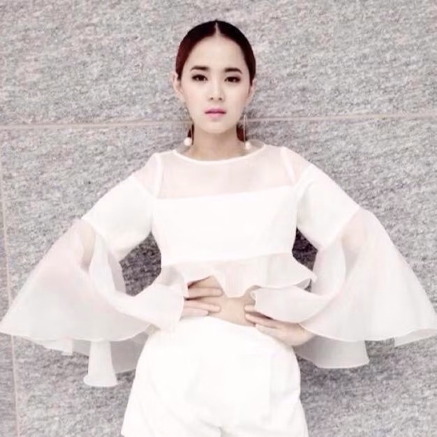 Kontanun trưởng thành và sang trọng trong conept ảnh...