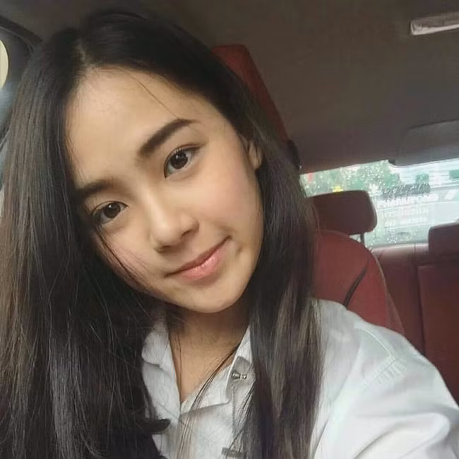 Ở Thái Lan, Kontanun cũng là một trong những cô nàng hot girl sở hữu lượng người theo dõi khủng trên mạng xã hội. Hiện nay, trang facebook của nữ sinh 9X đang có khoảng gần 40 nghìn lượt người theo dõi. Các bức ảnh của Kontanun tuy chỉ diện những trang phục đơn giản, gương mặt để tự nhiên nhưng vẫn nhận được nhiều lời khen ngợi của dân mạng.