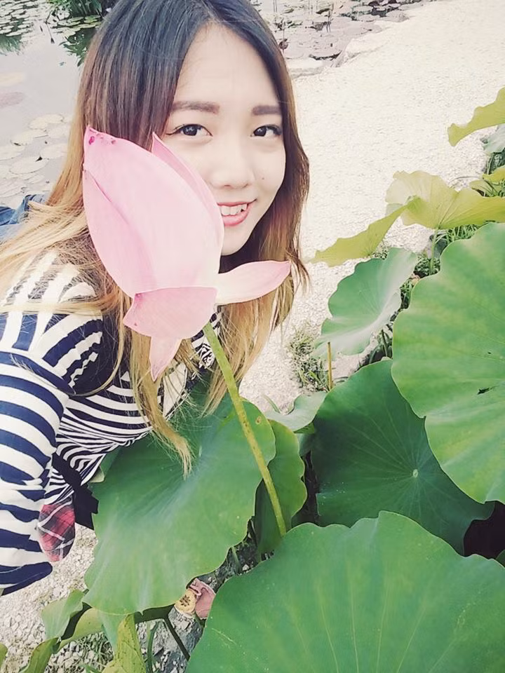 Cùng ngắm một vài khoảnh khắc dễ thương của cô nàng em gái ca sĩ Hari Won.