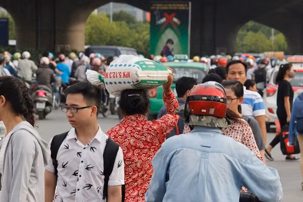 Dòng người tấp nập về quê dịp 2/9.