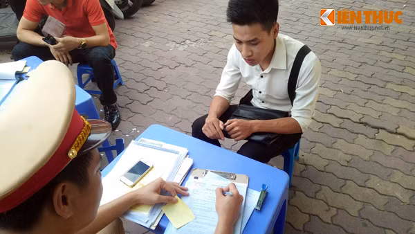 Một số trường hợp vi phạm còn gây nguy hiểm cho người đi đường, tổ công tác kiên quyết xử lý nghiêm.